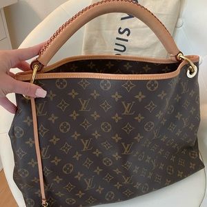 Authentic Louis Vuitton Artsy MM - Monogram